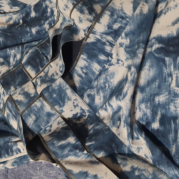 Lululemon Light Speed Vest Sz 8 blue/grey tie dye - Picture 6 of 8